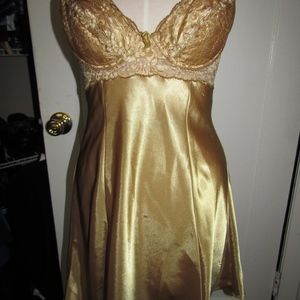 VNTG VICTORIA SECRET CHEMISE BUST SUPPORT, SMALL